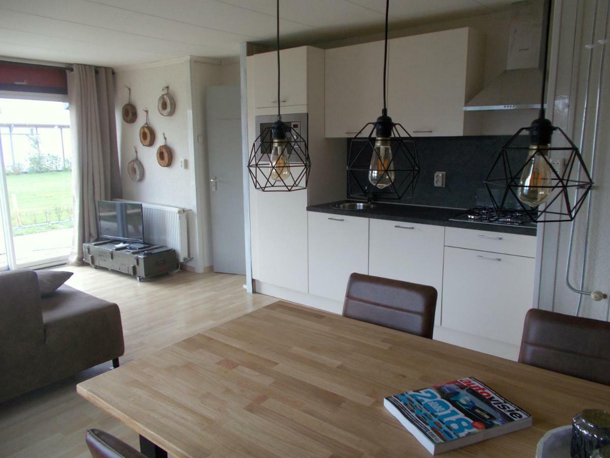 Het Dobbertje, Charmant Houten Huisje Sint Maartensvlotbrug Экстерьер фото